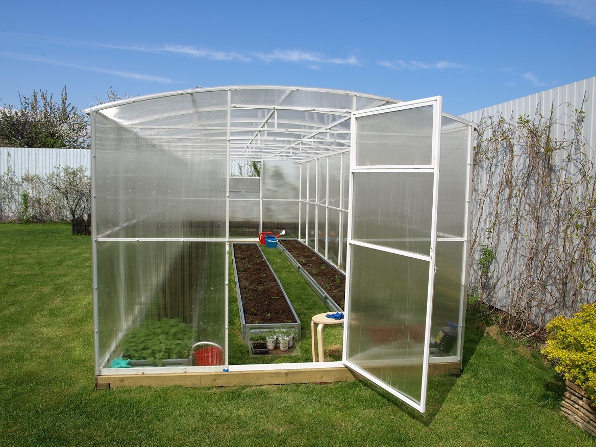 Теплица с овальной крышей. Теплица из поликарбоната воля орион. Теплица со сдвижной крышей. Раздвижные теплицы своими руками. Теплица кремлевская 84993808962.