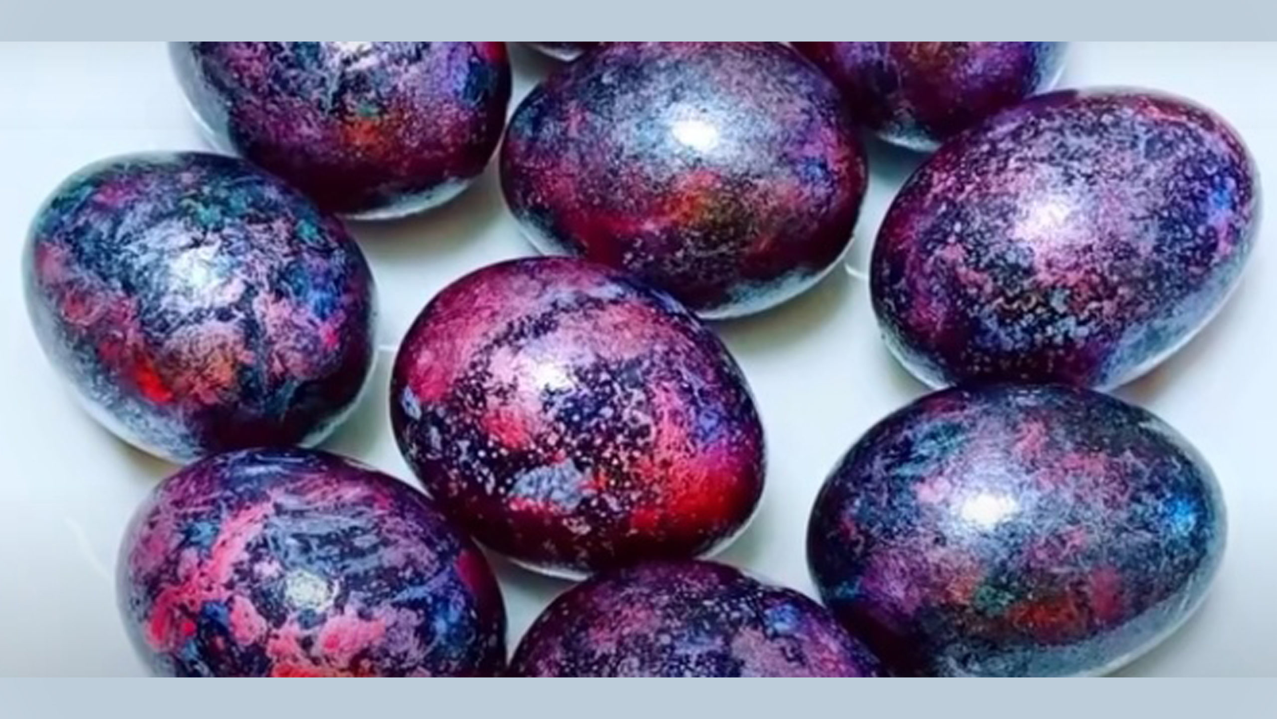 Космические яйца: как с помощью чая покрасить яйца на Пасху - ГородЧе