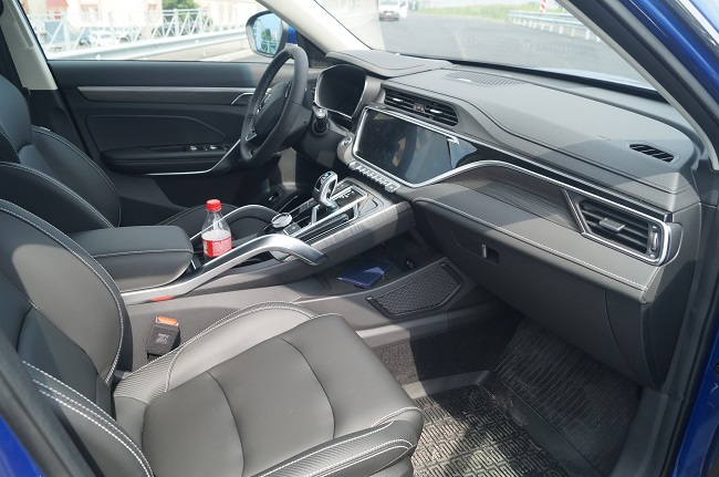 Geely Atlas Pro - салон