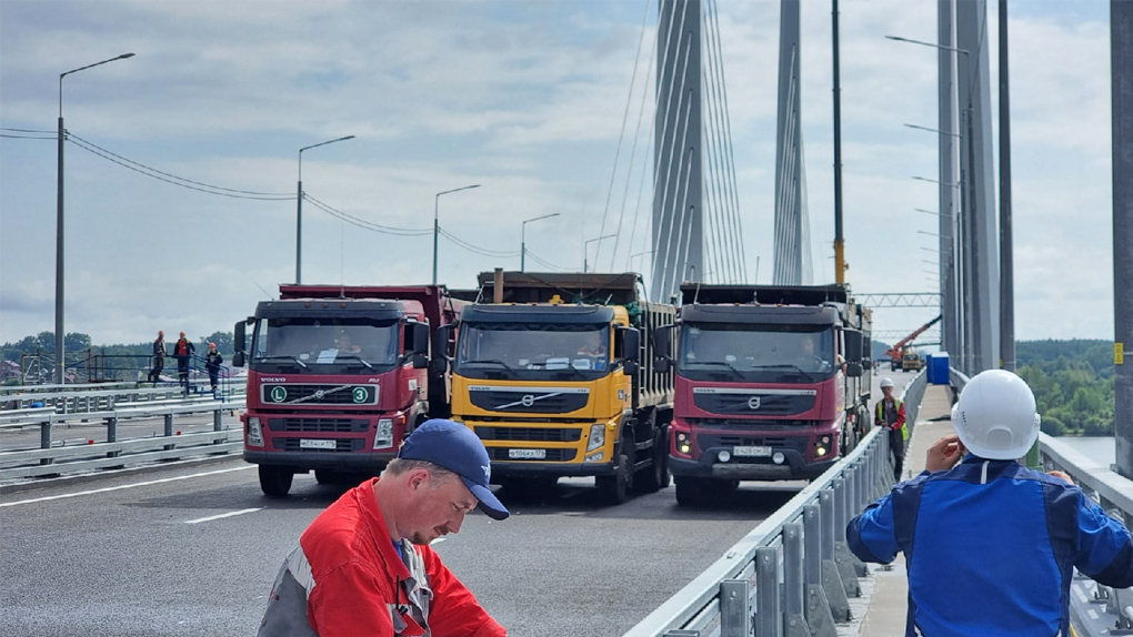 Испытания Архангельского моста в Череповце