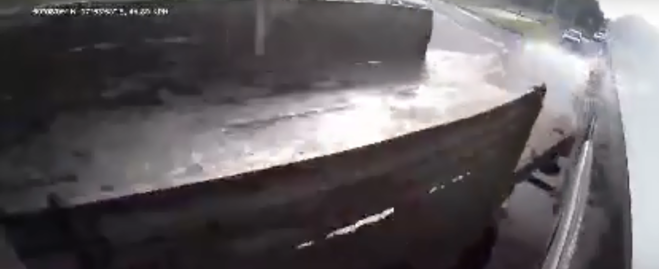 Момент ДТП с автобусом Момент ДТП с автобусом