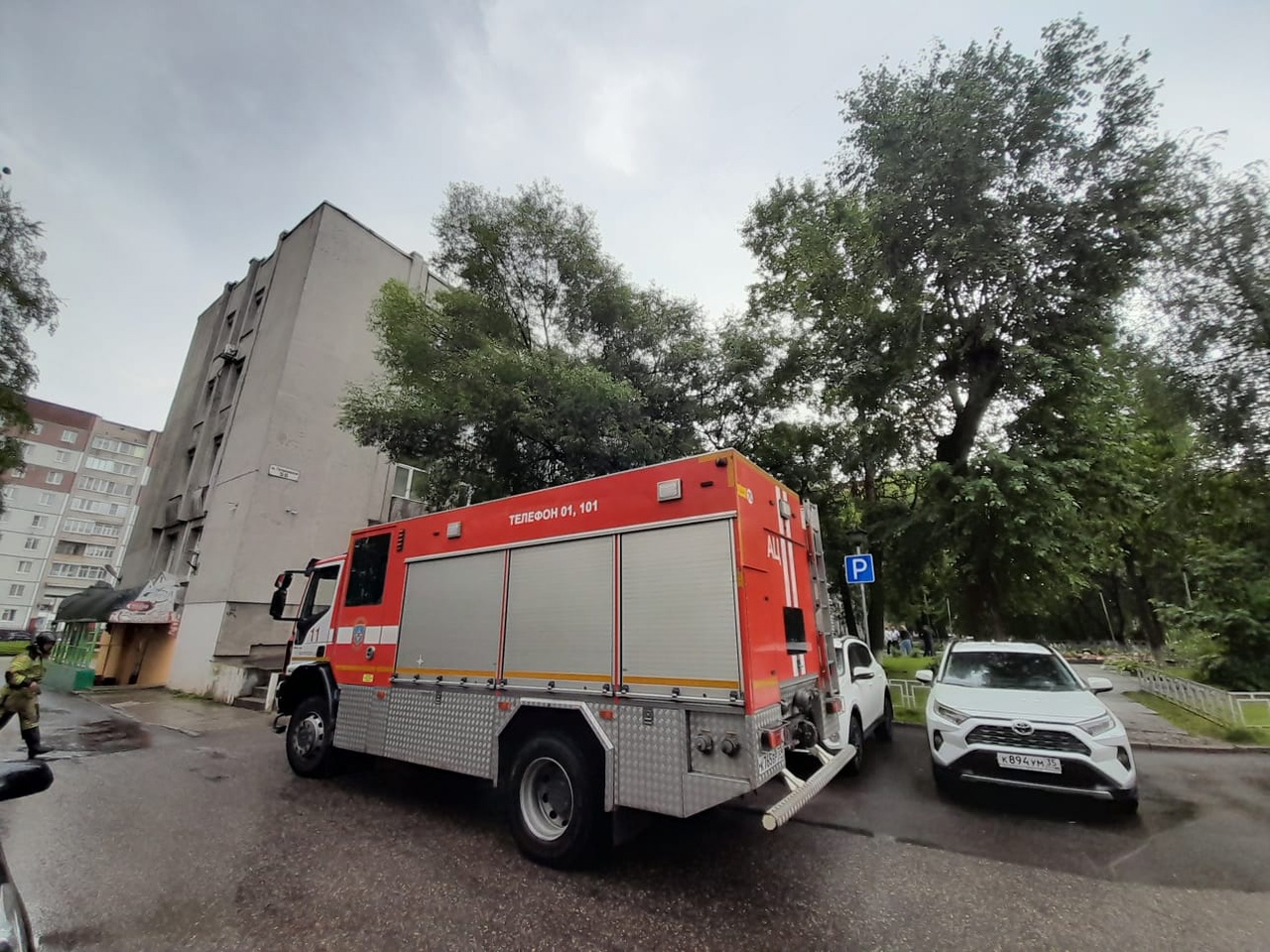 Спецслужбы у администрации района Спецслужбы у администрации района