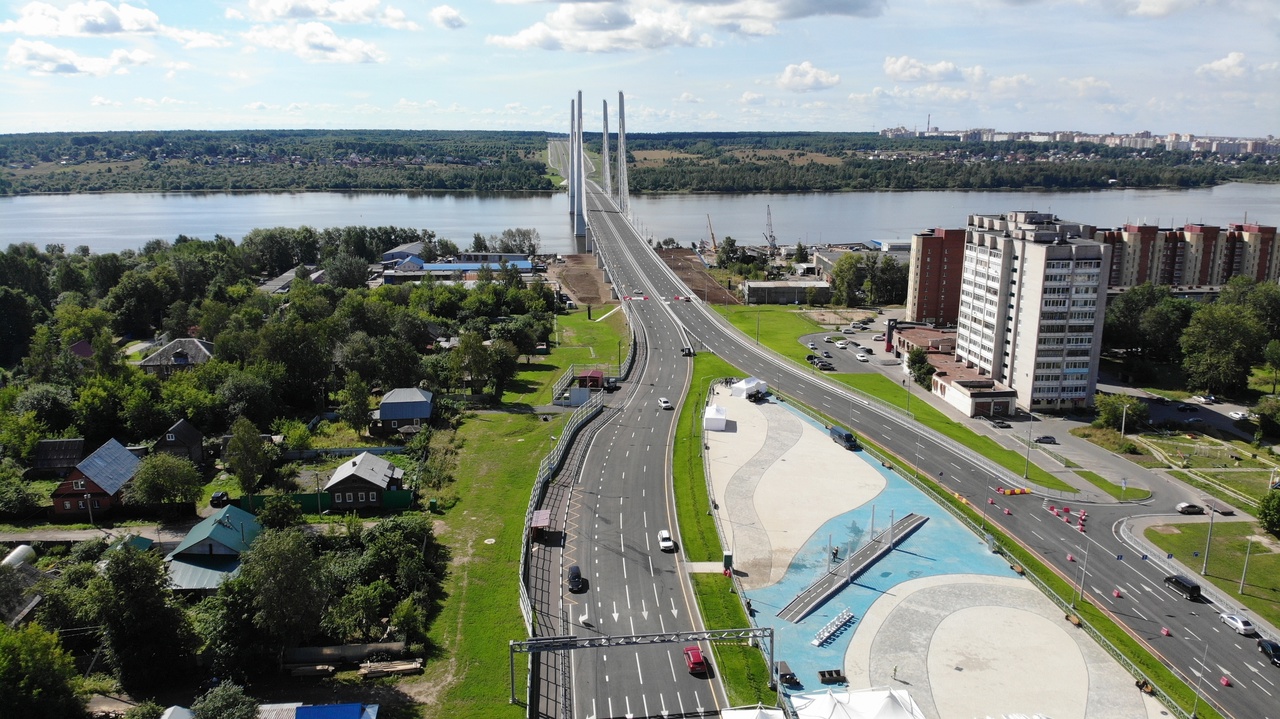Панорама нового моста и фотозоны.