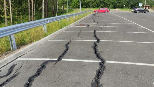 Парковка не прослужила и сезона