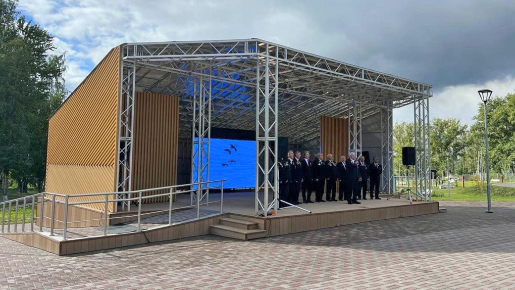 Сцена и кинотеатр в парке Победы Сцена и кинотеатр в парке Победы