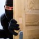 В квартиру мужчина попал без проблем