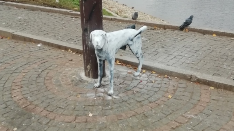 В Вологде надругались над писающей собачкой - ГородЧе