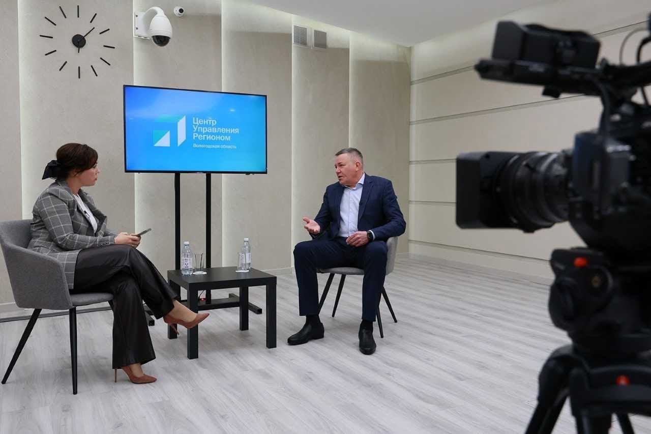 Олег Кувшинников и руководитель ЦУР Анна Одинцова Олег Кувшинников и руководитель ЦУР Анна Одинцова
