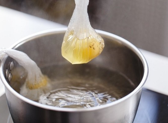 Яйцо-пашот-в-пленке