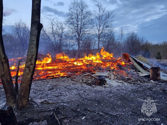 Пожар в деревне Мелино
