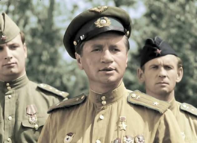 Маэстро - сборный персонаж. В числе его прототипов даже сам Покрышкин