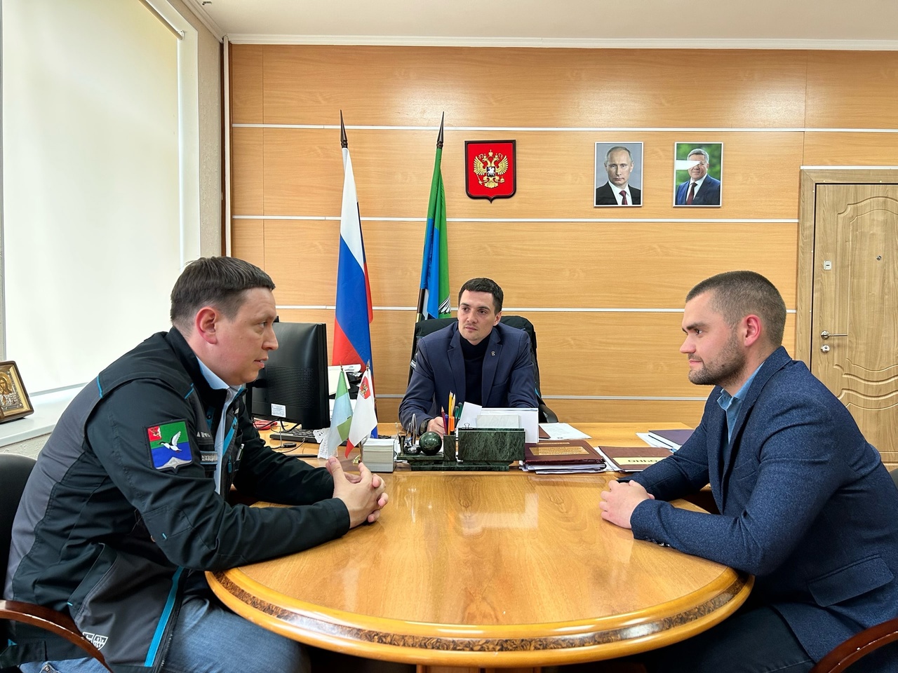 Роман Маслов с бывшим и нынешним замами Роман Маслов с бывшим и нынешним замами