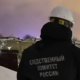 Следователь на месте падения наледи