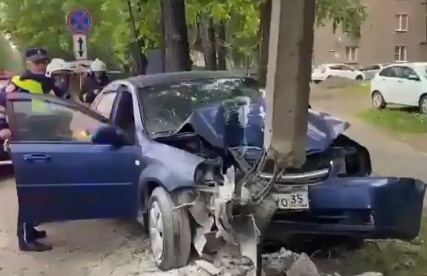 Шевроле и столб Шевроле и столб