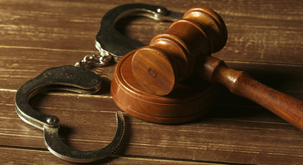 суд наручники флипик суд наручники флипик