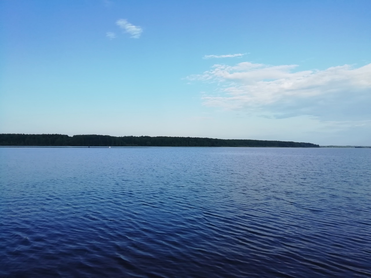 Река. Река.