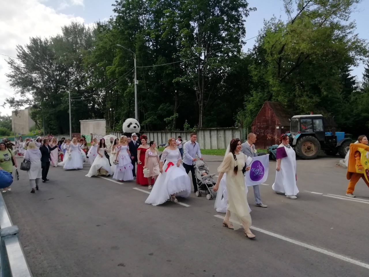 Шествие по улице Горького Шествие по улице Горького