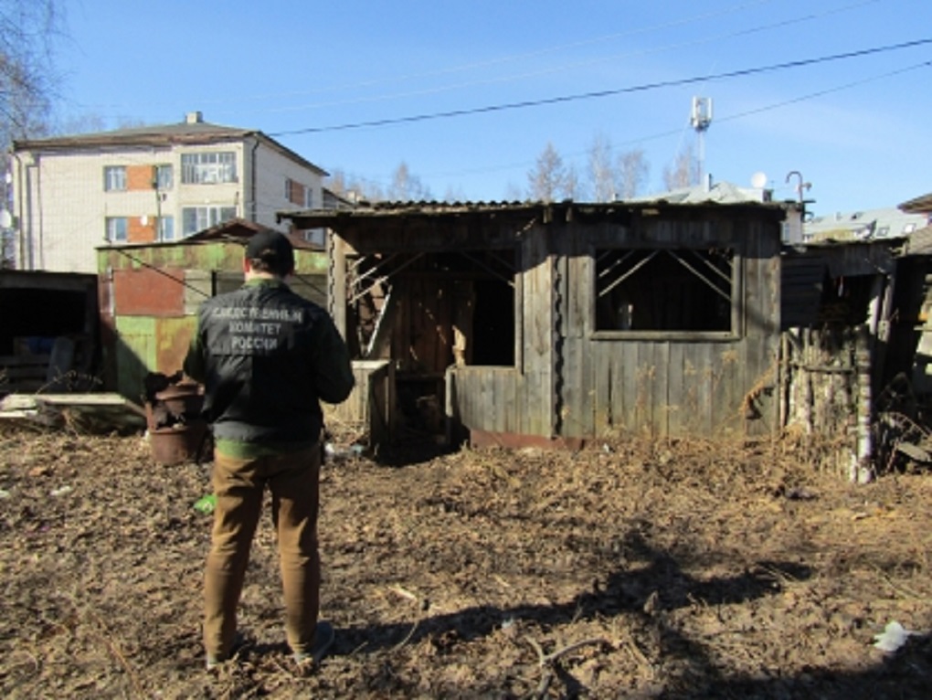 Следователь на месте убийства в Великом Устюге