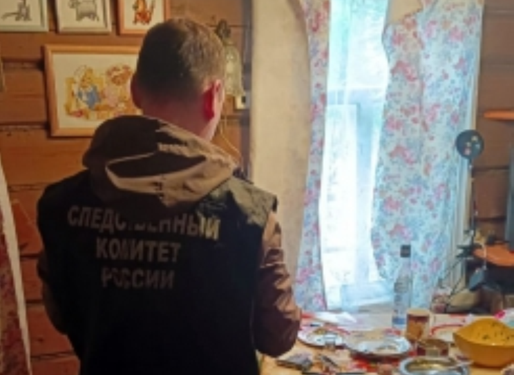 Следователь в доме, где произошло убийство Следователь в доме, где произошло убийство