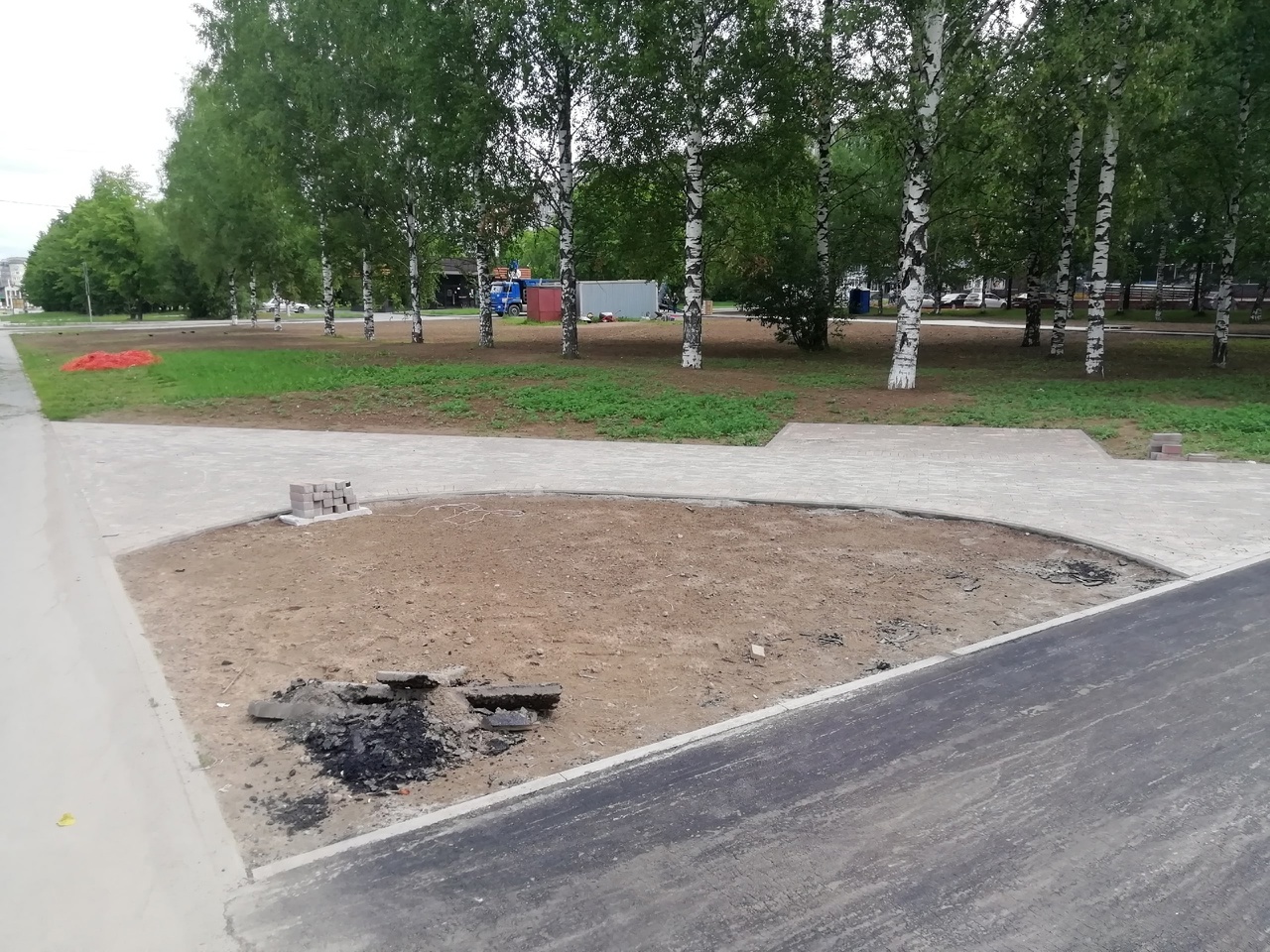 «Везде