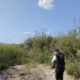 Следователь на месте обнаружения рыбака