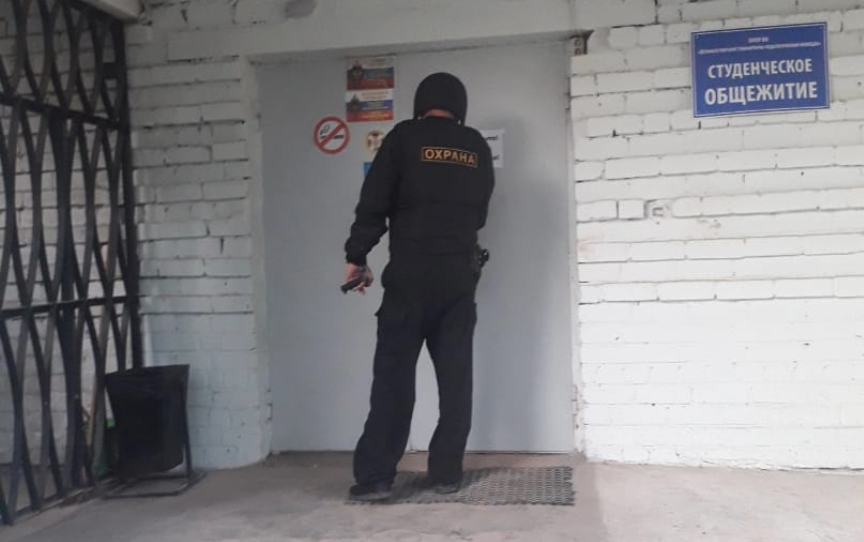 Сотрудник ЧОП на месте Сотрудник ЧОП на месте