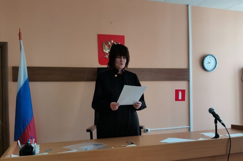 Судья зачитывает решение Судья зачитывает решение