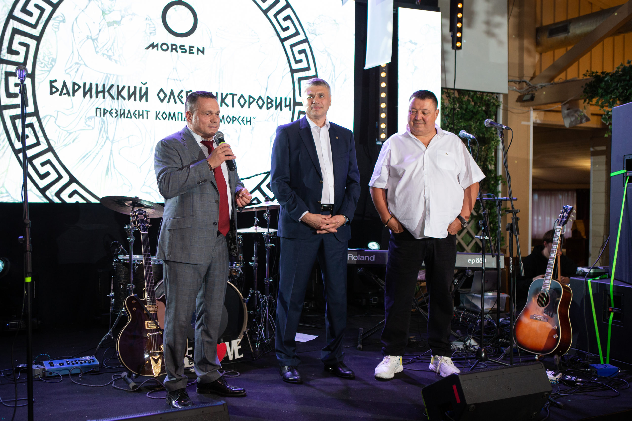 Олег Баринский и Андрей Шипицын (крайний справа)