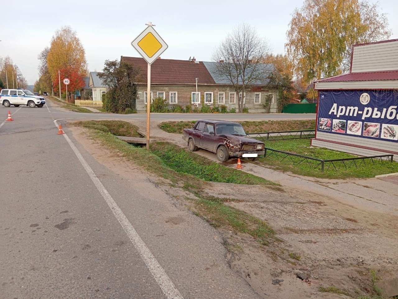 ВАЗ на тротуаре ВАЗ на тротуаре