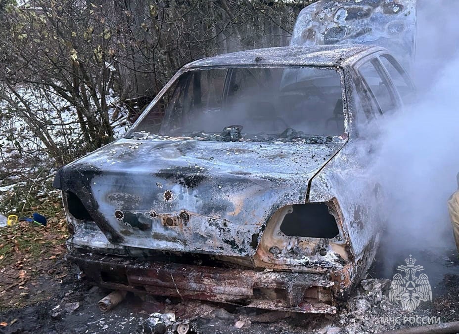 Машина сгорела полностью