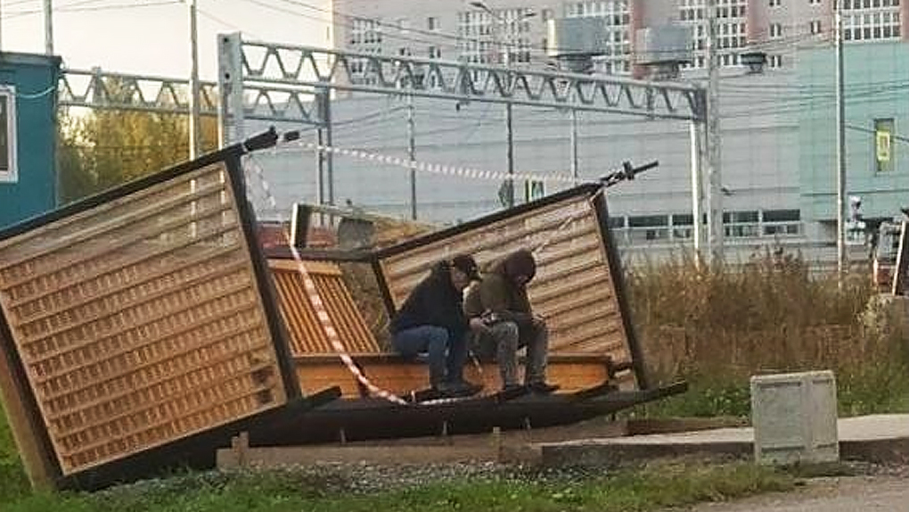 Остановочный павильон в Череповце Остановочный павильон в Череповце