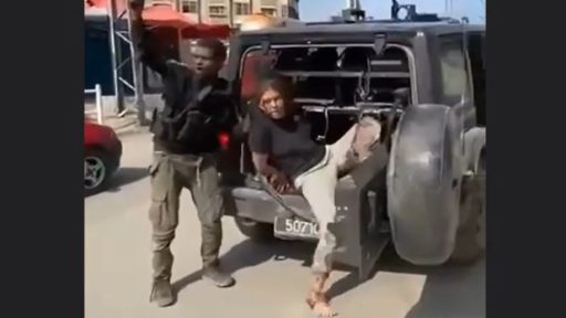 Израильская военнослужащая обгадилась при аресте