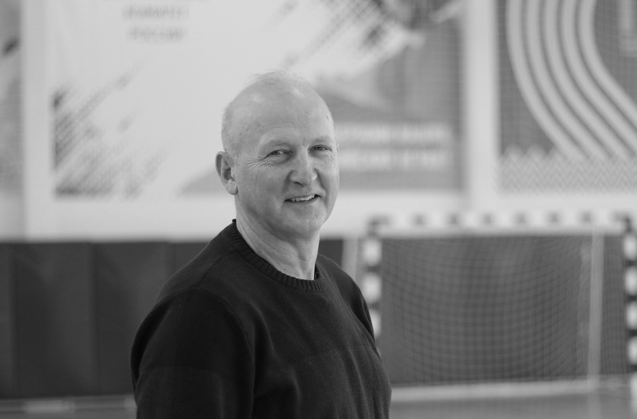 Умер главный тренер сборной Вологодской области по футболу .