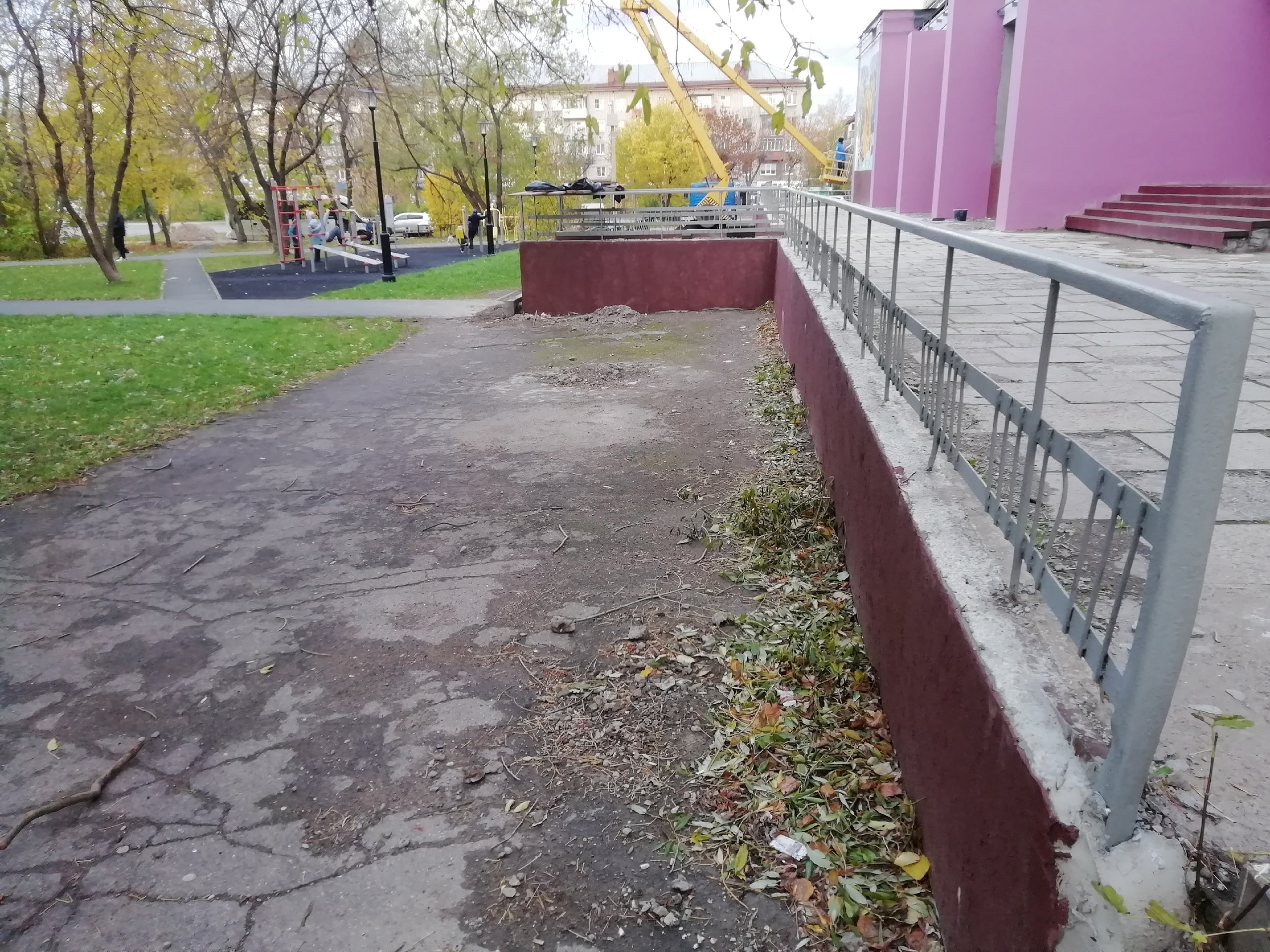 «Здесь