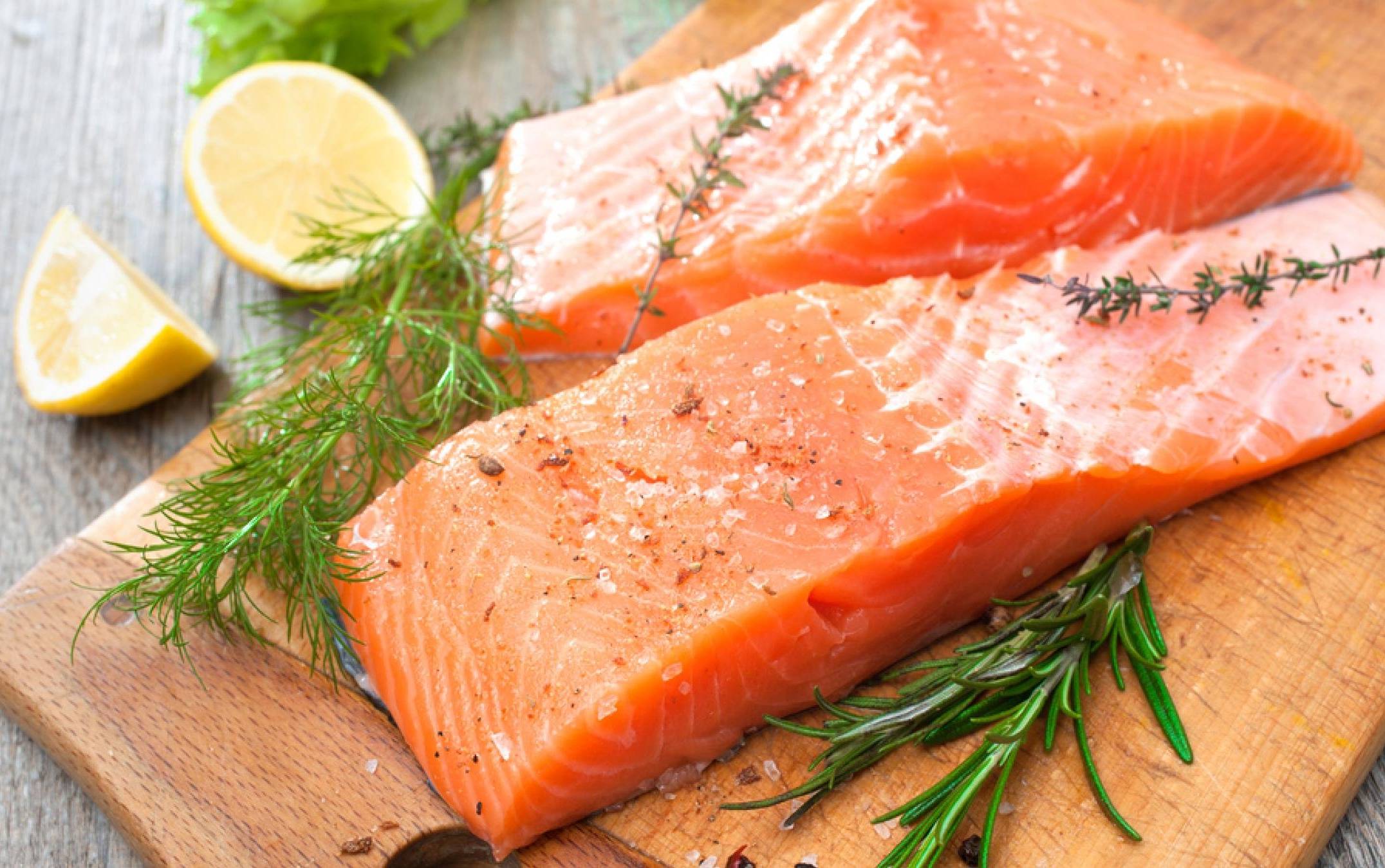 1612935945_106-p-krasnaya-riba-fon-144