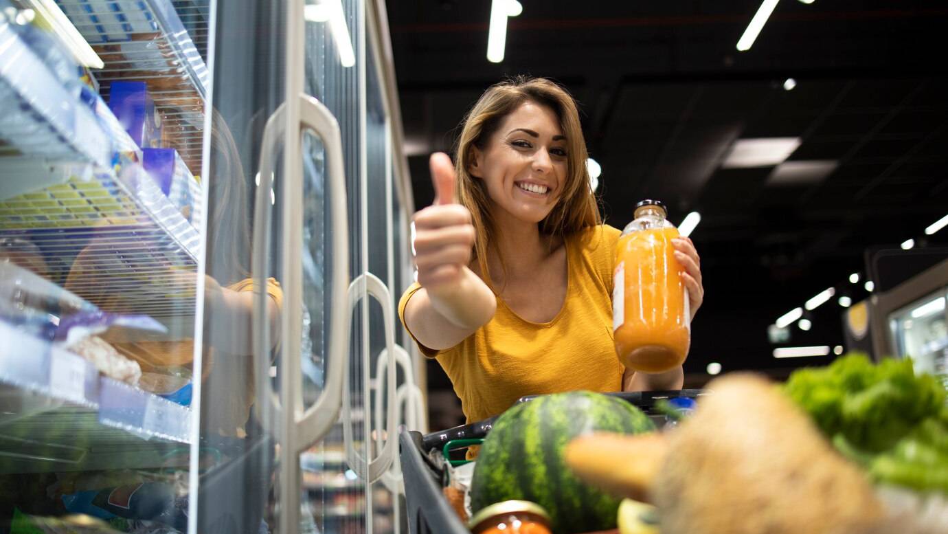female-person-holding-orange-juice-in-grocery-store-and-showing-thumbs-up_342744-1135 female-person-holding-orange-juice-in-grocery-store-and-showing-thumbs-up_342744-1135