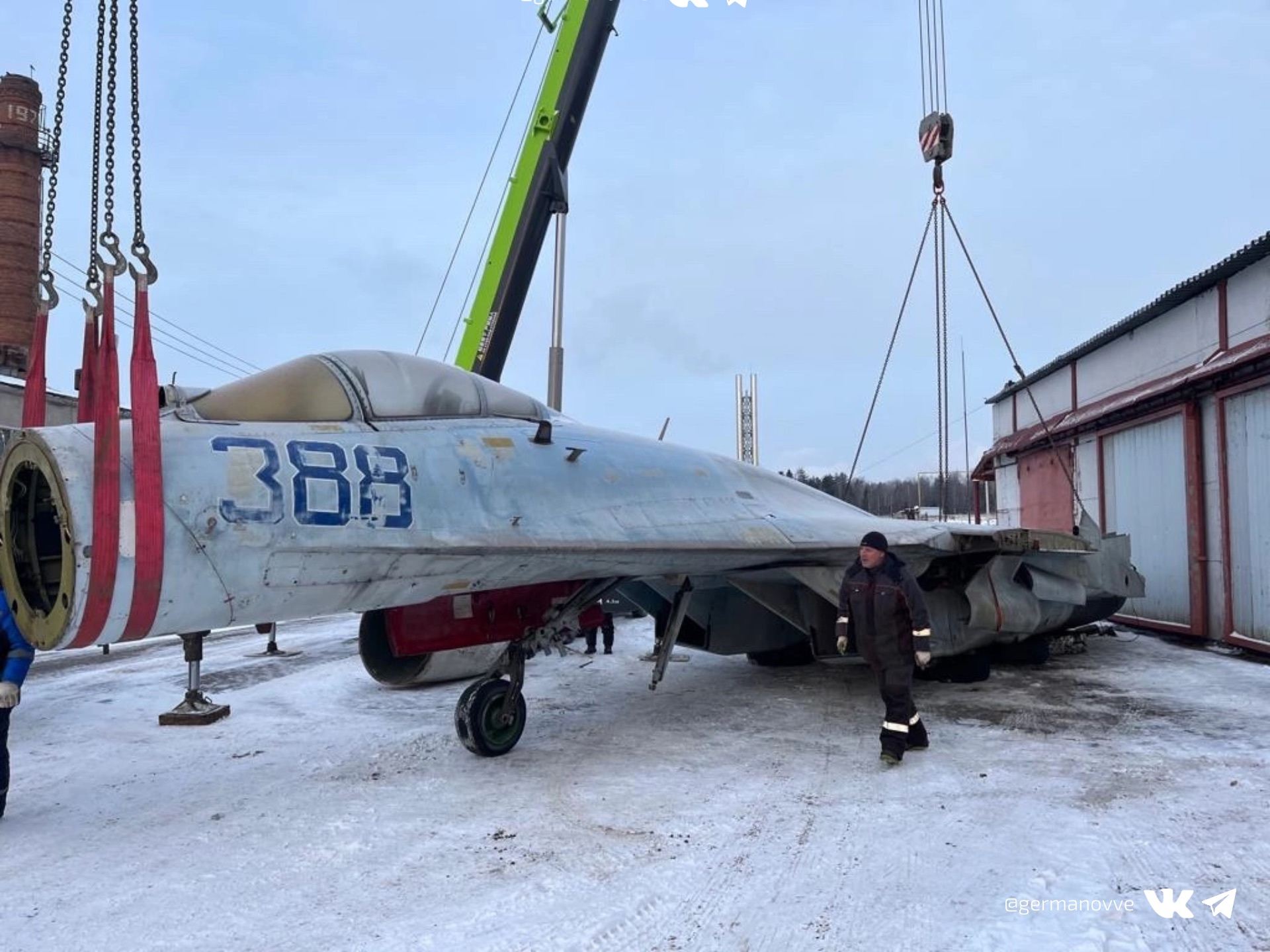 Истребитель Су-27 в Череповце