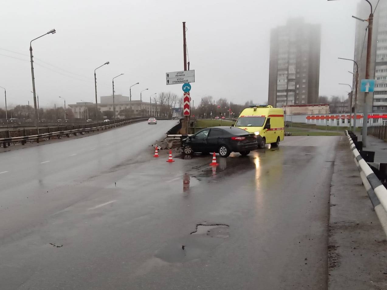 23.01.24 ДТП С отбойником трасса Вологда Череповец. Солярис ДТП С отбойником 23.01.24 трасса Вологда Череповец. Отбойник аварии