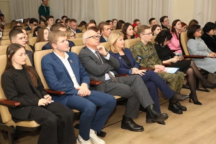 «Участники
