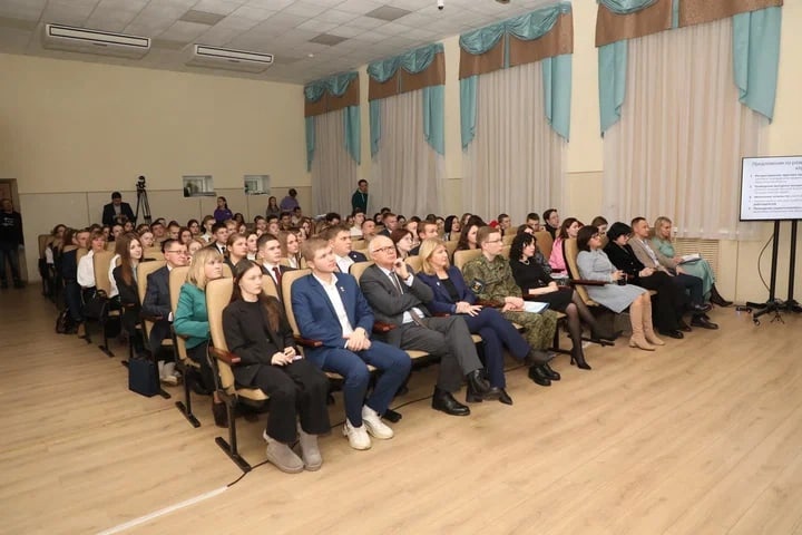 «Зал»