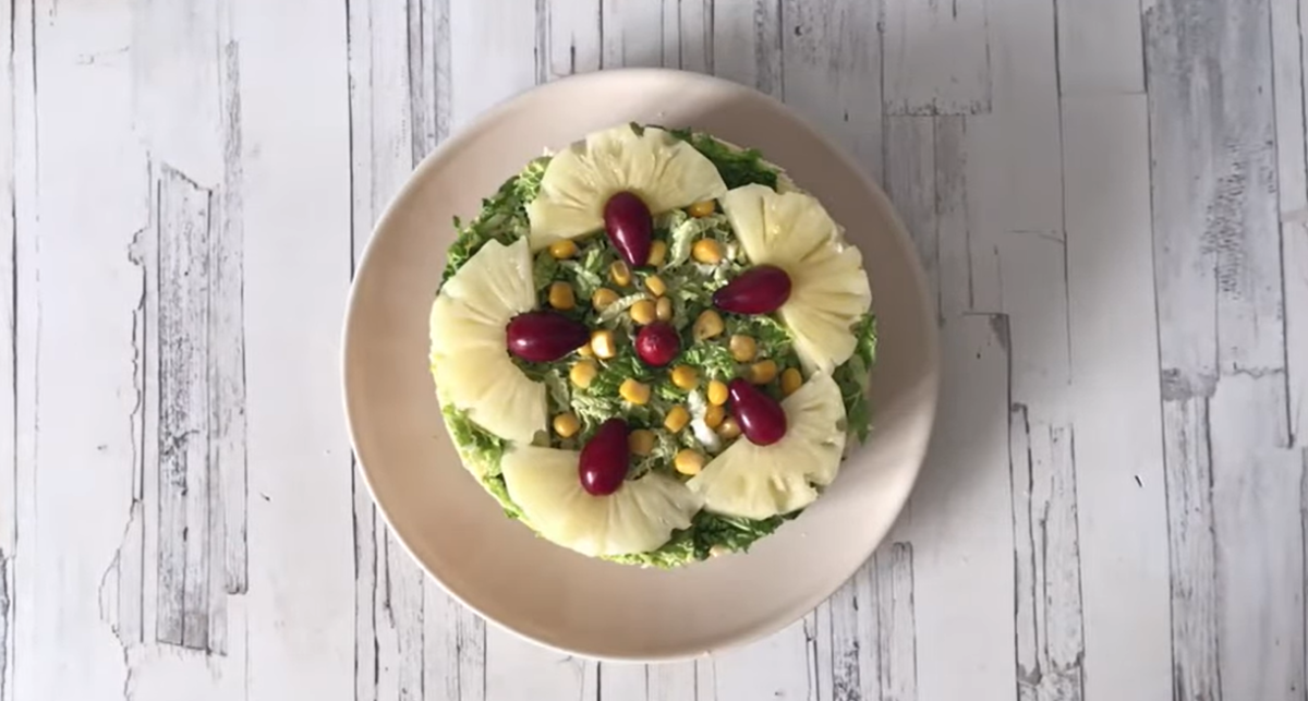 Салат «Копчёная курица в ананасовой шубе»
