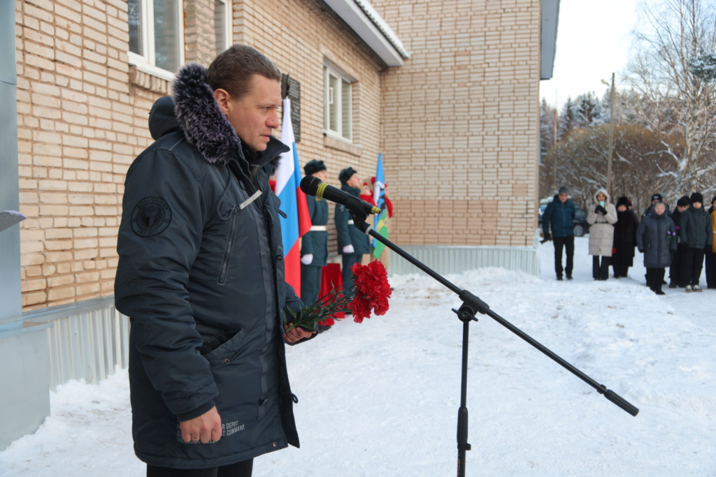 Георгий Филимонов на открытии доски