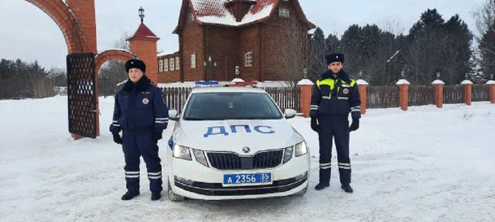 Наряд ДПС спас пожилым людям жизнь Наряд ДПС спас пожилым людям жизнь