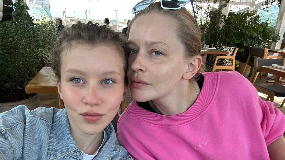 Анна Пересильд с мамой Юлией Пересильд «Сразу понял»: режиссер «Слово пацана» рассказал, как выбрал актрису на роль Айгуль