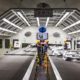 Рабочие работают на производственной линии на заводе Great Wall Motors Taizhou Smart Factory в Тайчжоу, провинция Цзянсу, Китай
