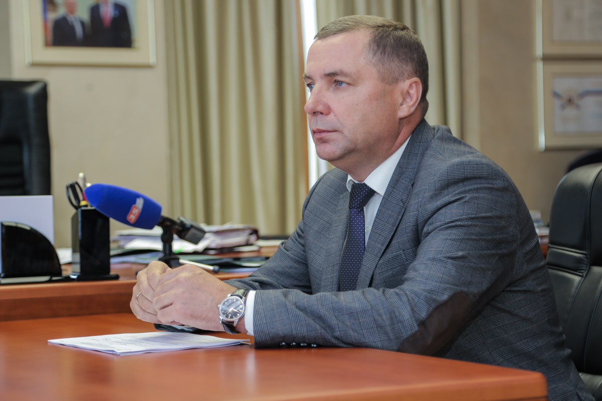 Александр Кузьмин в кабинете губернатора Александр Кузьмин в кабинете губернатора