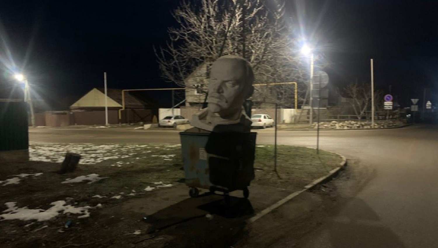 Ленин в мусорке