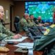 Байден в военной форме в ситуационном центре