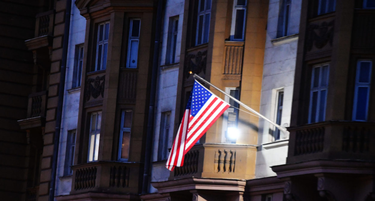 США США