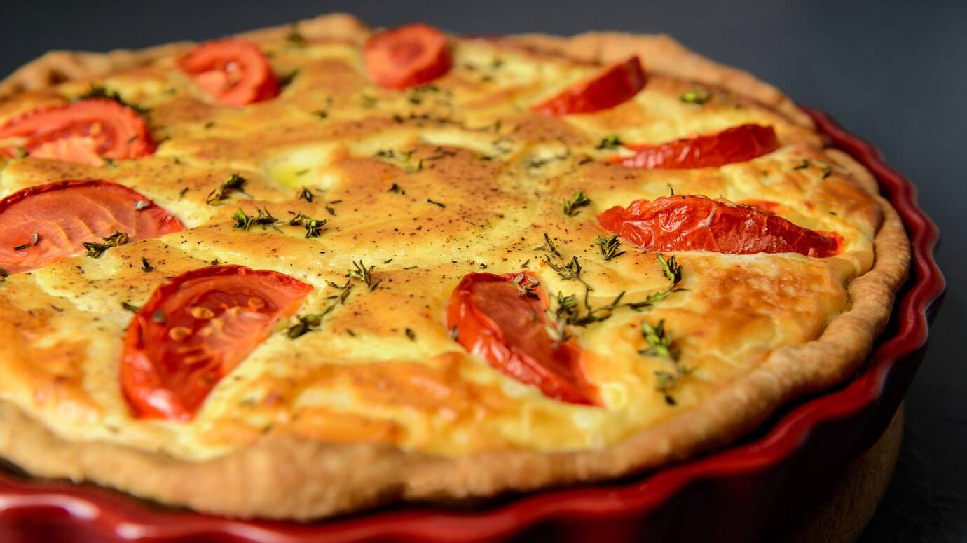 food-photography-restaurant-concept-close-up-shot-tasty-baked-pie_176420-15968